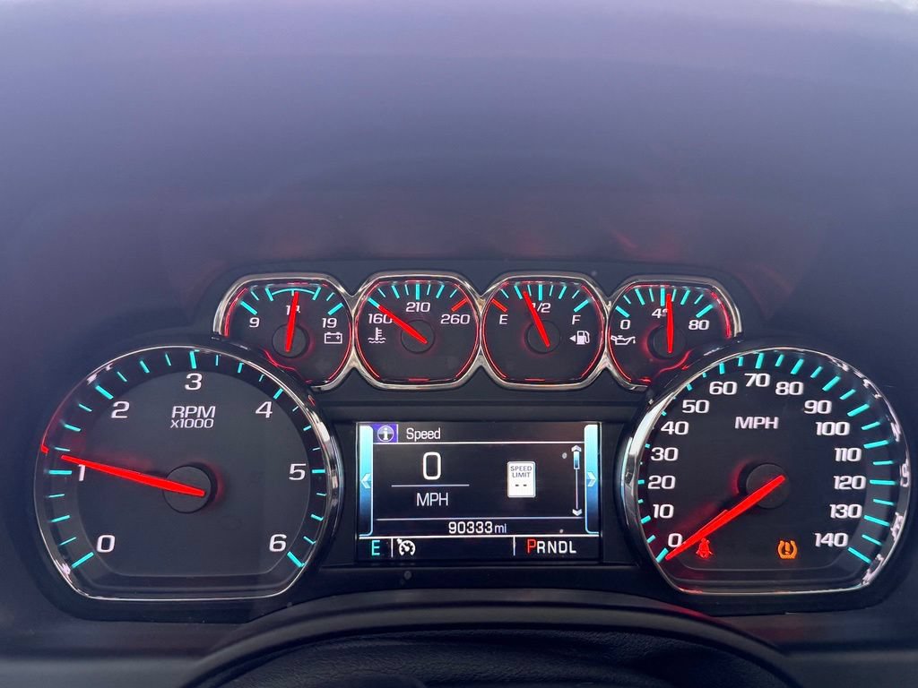 2019 Chevrolet Suburban LT - Photo 16