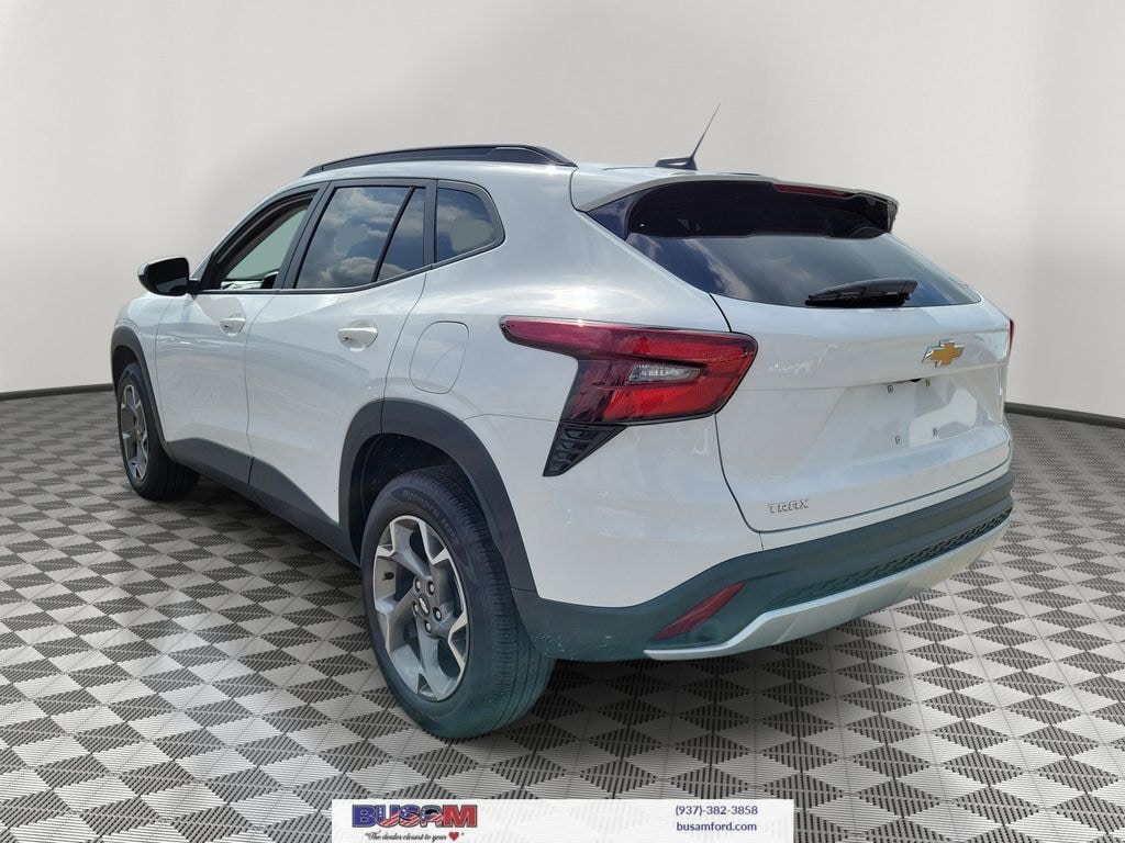Used 2025 Chevrolet Trax LT SUV