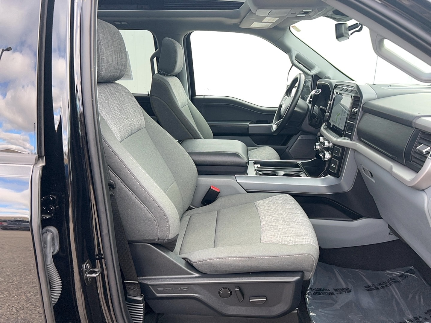 2023 Ford F-150 XLT - Photo 17