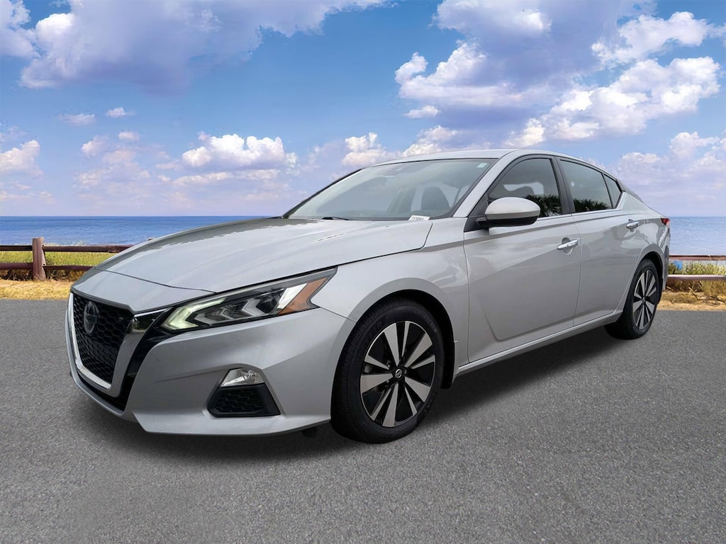 Used 2022 Nissan Altima 2.5 SV Sedan