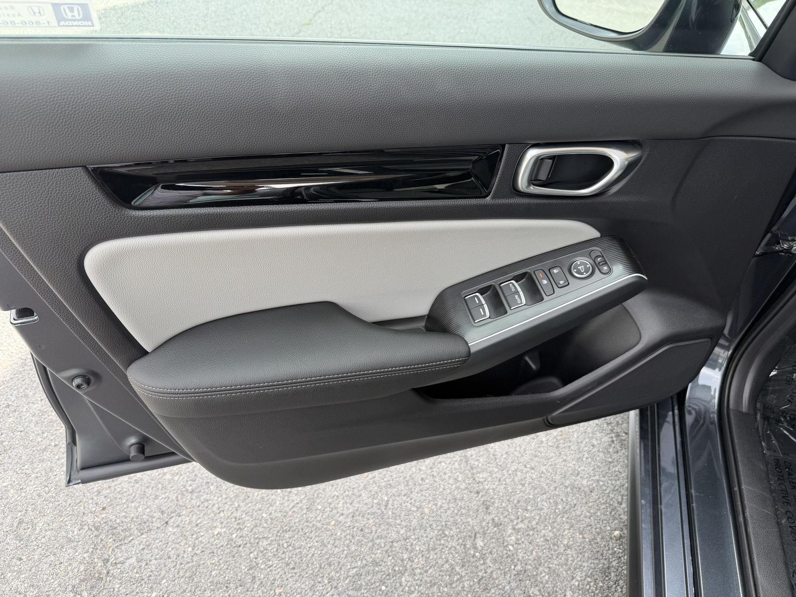 2026 Honda Civic Hatchback Sport Touring - Photo 16