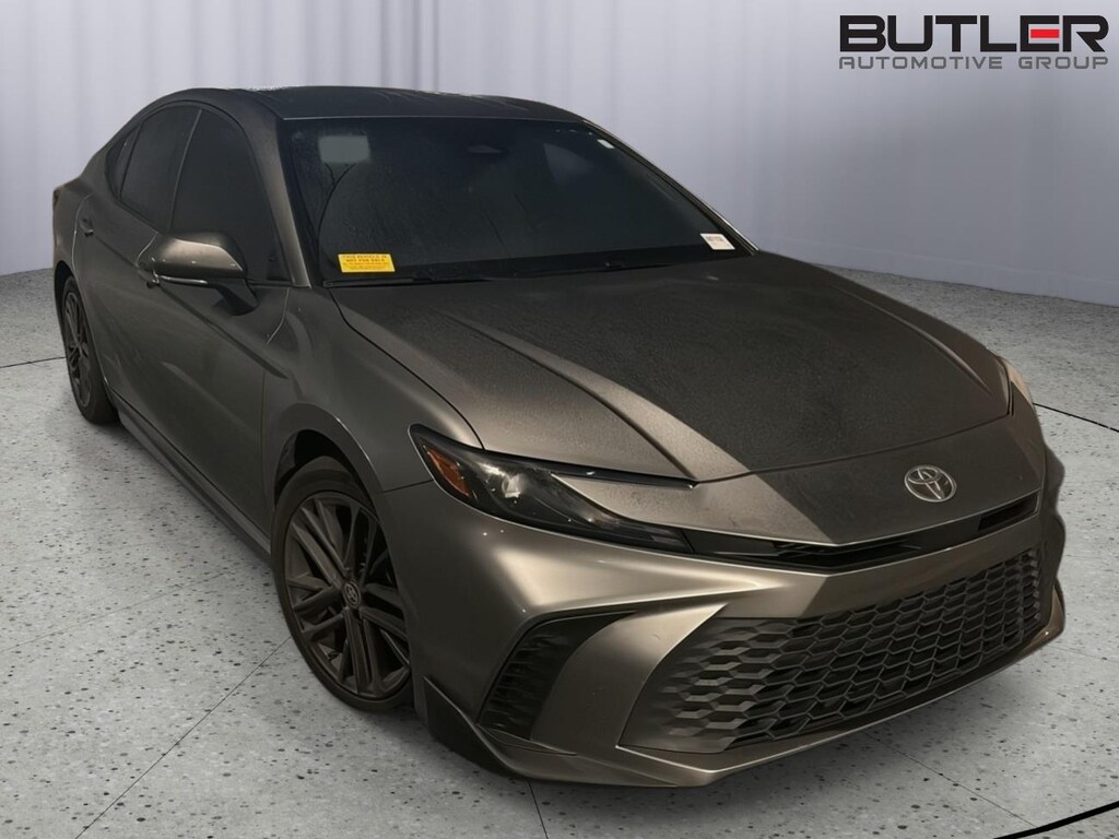 Used 2025 Toyota Camry SE Sedan