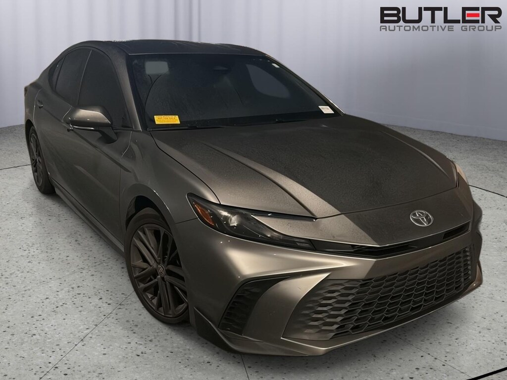 Used 2025 Toyota Camry SE Sedan