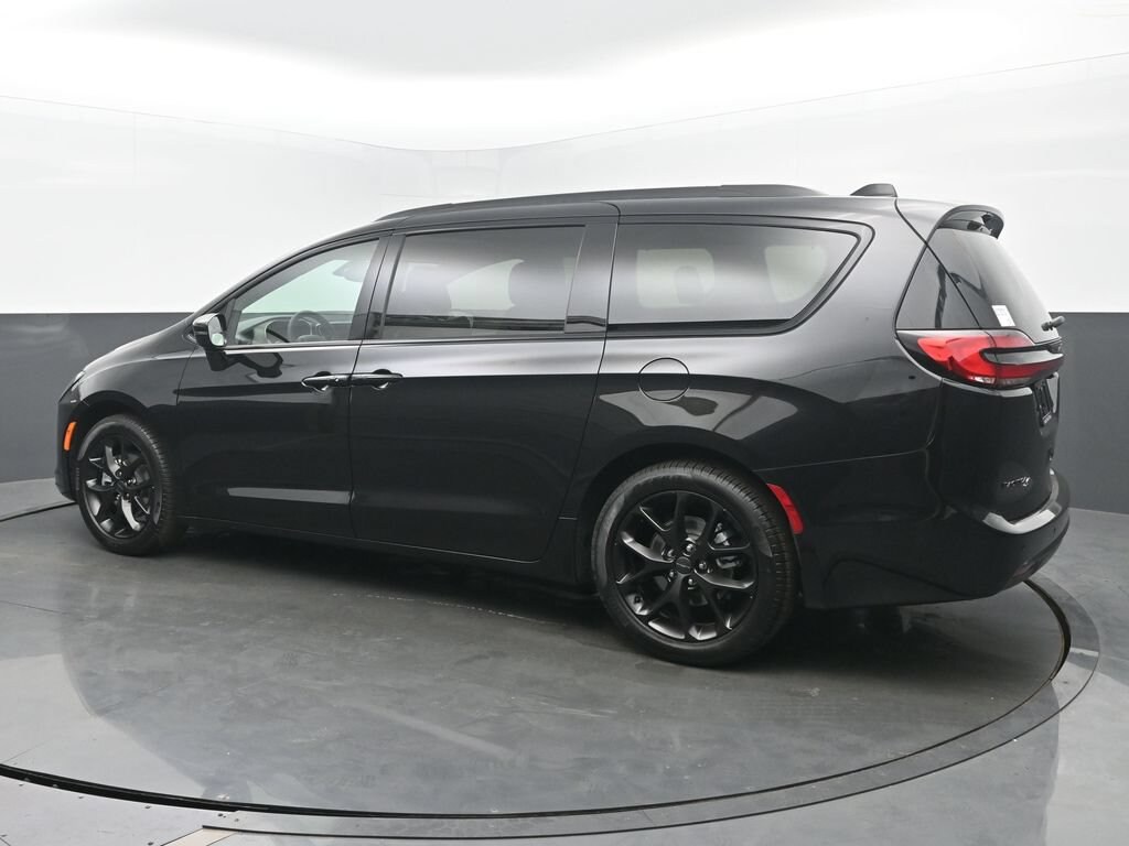 New 2027 Chrysler Pacifica Limited Passenger Van