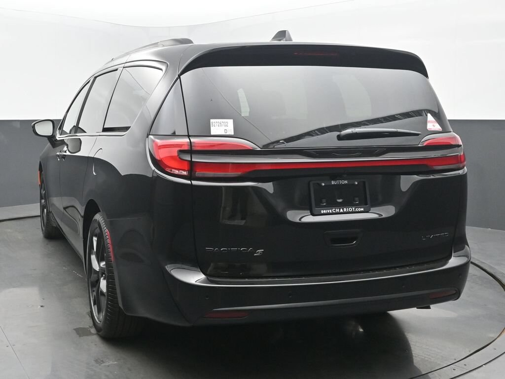 New 2027 Chrysler Pacifica Limited Passenger Van