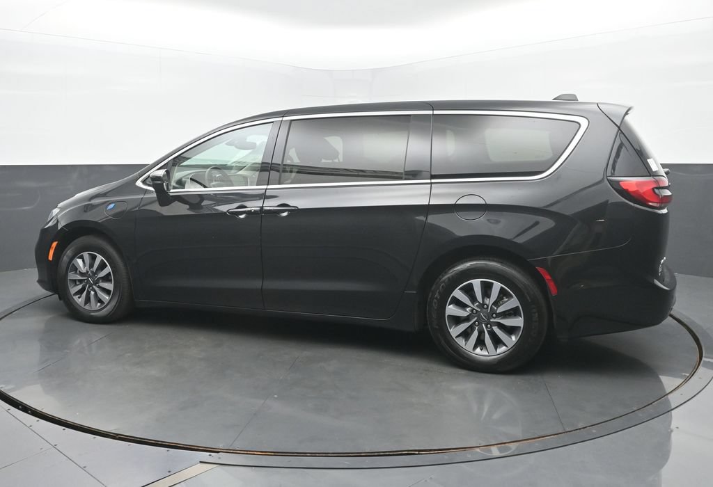 Used 2023 Chrysler Pacifica Hybrid Touring L Minivan/Van