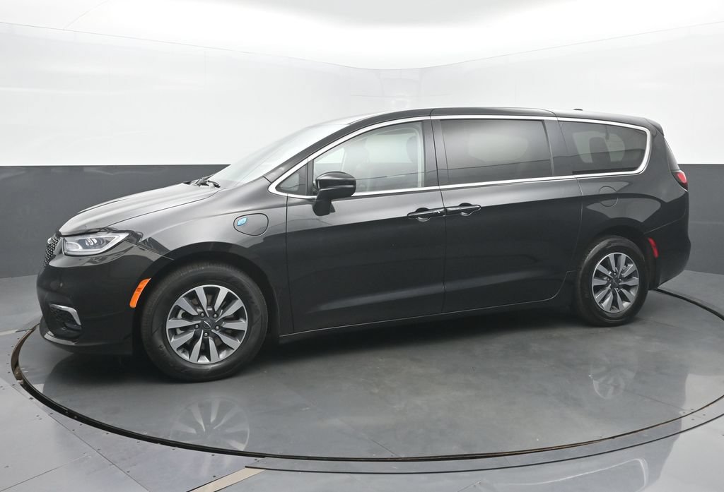 Used 2023 Chrysler Pacifica Hybrid Touring L Minivan/Van