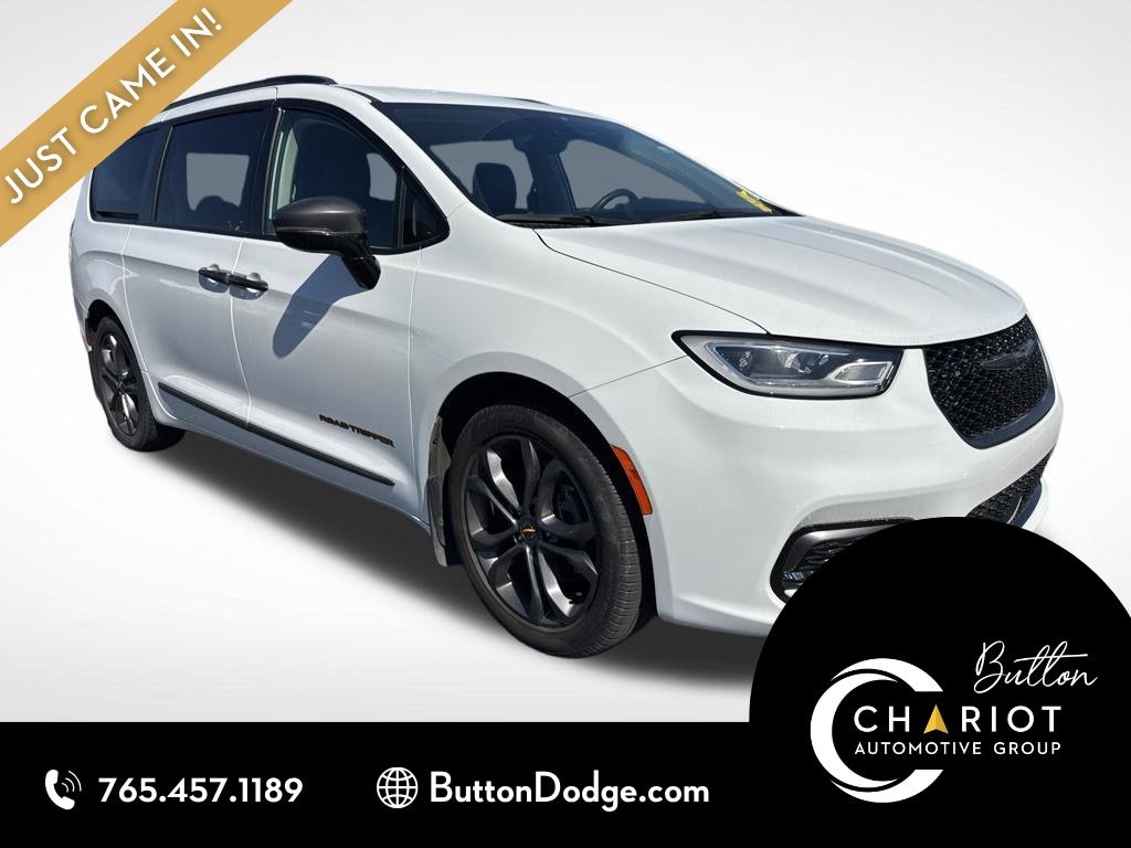 Used 2024 Chrysler Pacifica Touring L Minivan/Van