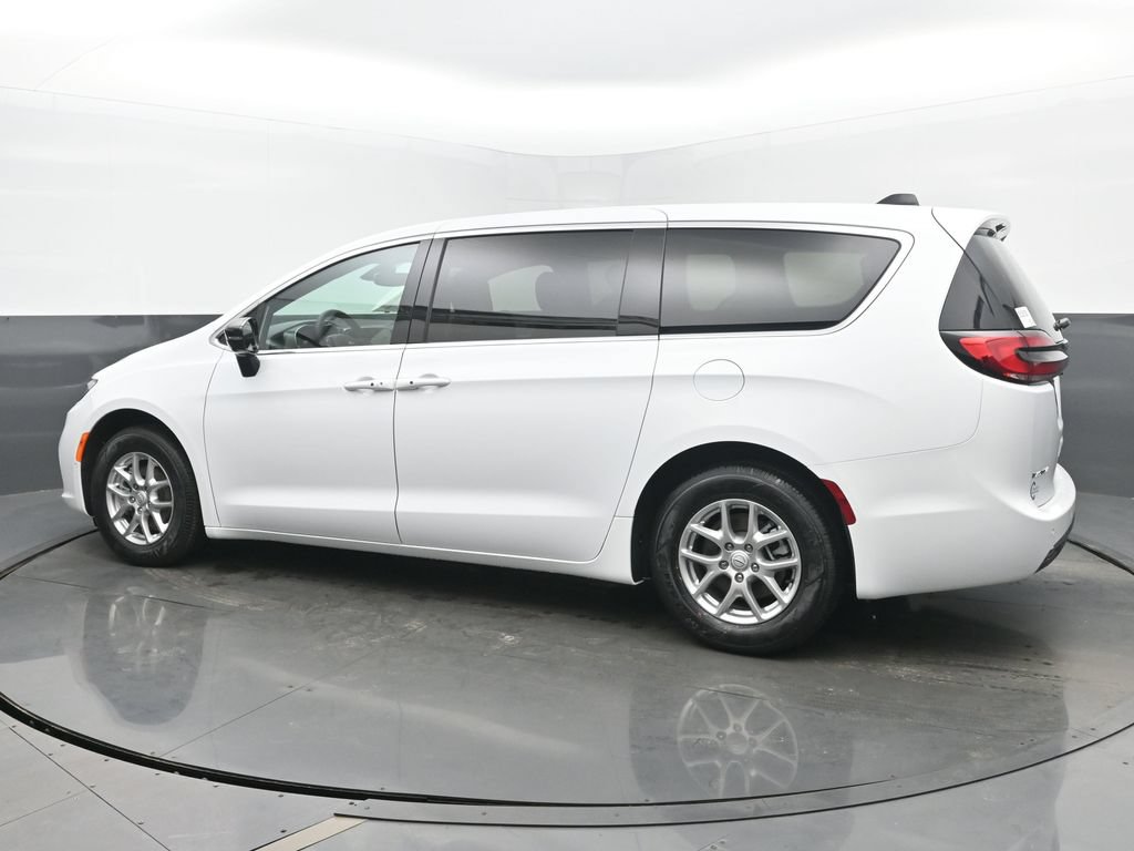 New 2026 Chrysler Pacifica Select Passenger Van