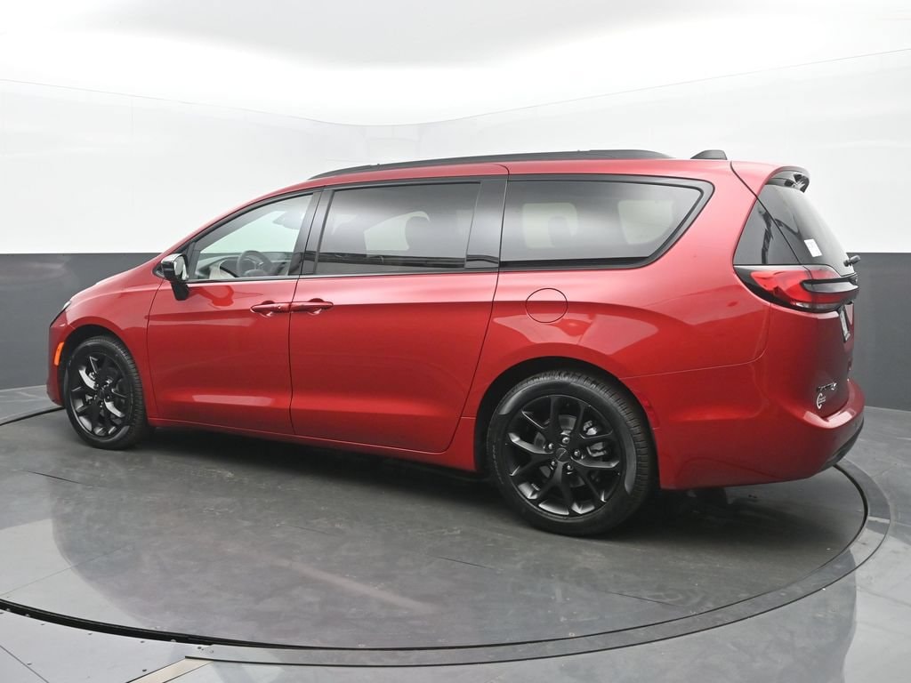 New 2027 Chrysler Pacifica Limited Passenger Van