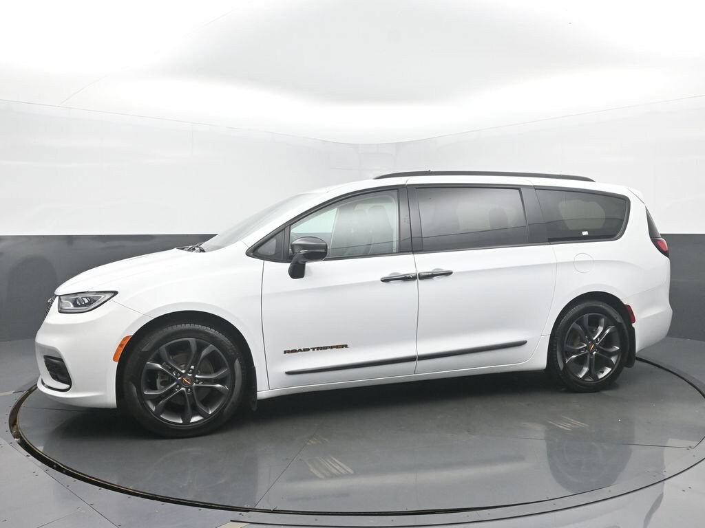 Used 2024 Chrysler Pacifica Touring L Minivan/Van