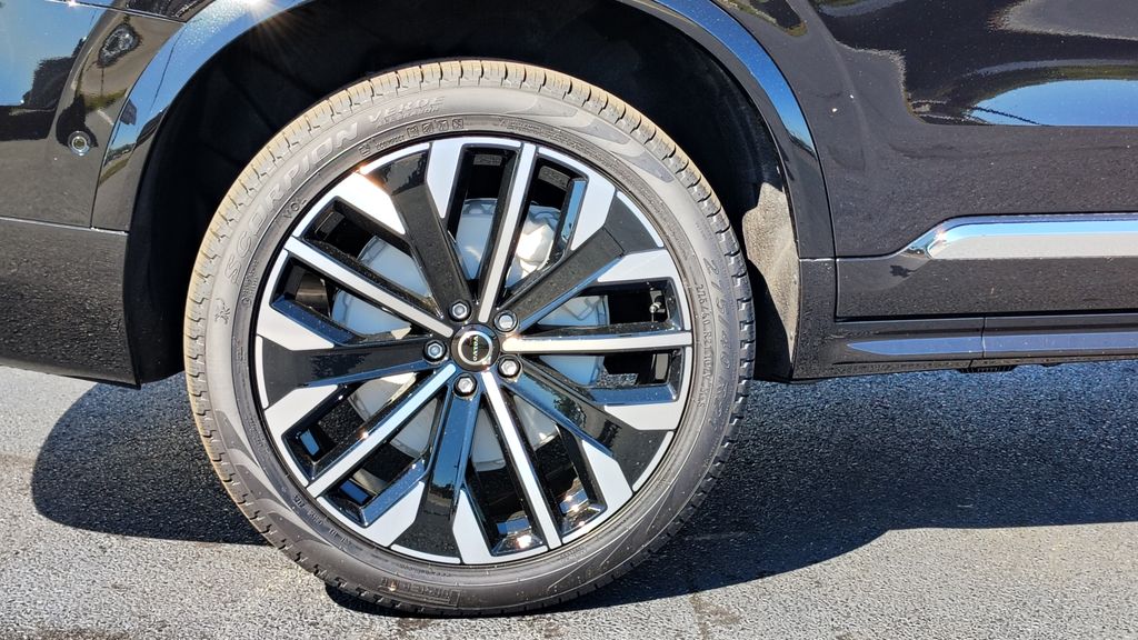 2026 Volvo XC90 Plus - Photo 32