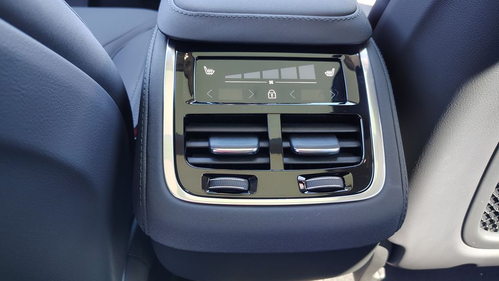 2026 Volvo XC90 Plus - Photo 29