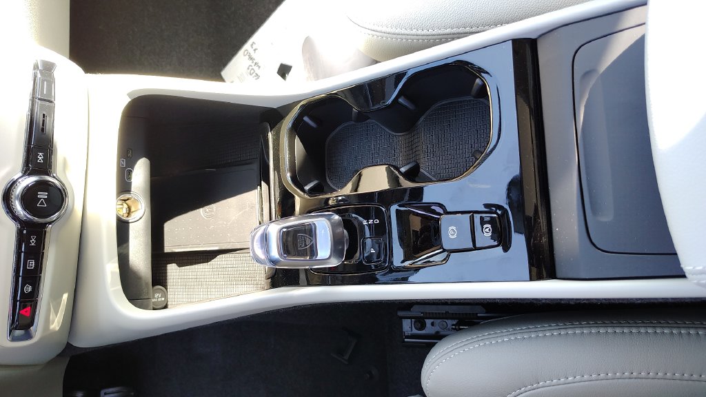2026 Volvo XC40 Ultra - Photo 21