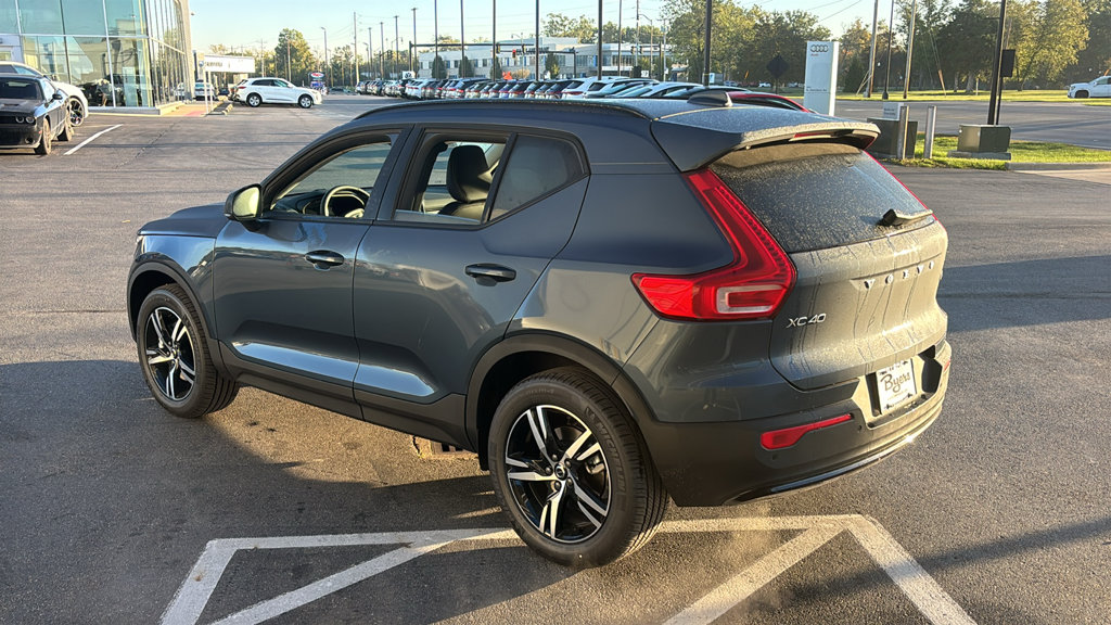 New 2026 Volvo XC40 B5 Core SUV