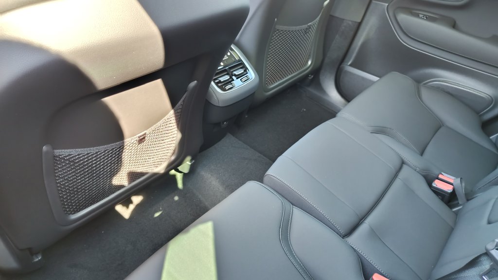 2026 Volvo XC90 Plus - Photo 29