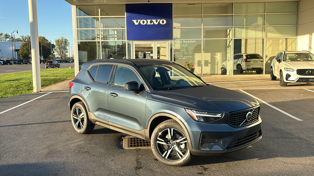 New 2026 Volvo XC40 B5 Core SUV