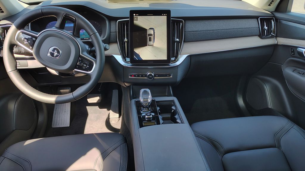 2026 Volvo XC90 Plus - Photo 12