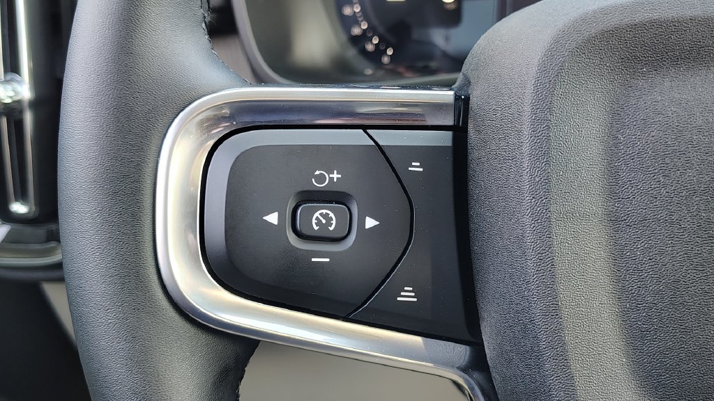 2026 Volvo XC40 Ultra - Photo 17
