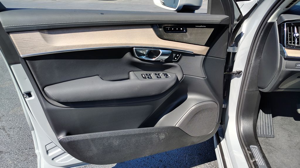 2026 Volvo XC90 Plus - Photo 8