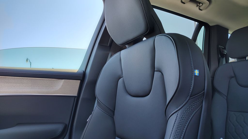 2026 Volvo XC90 Plus - Photo 22