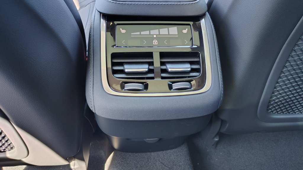 2026 Volvo XC90 Plus - Photo 30
