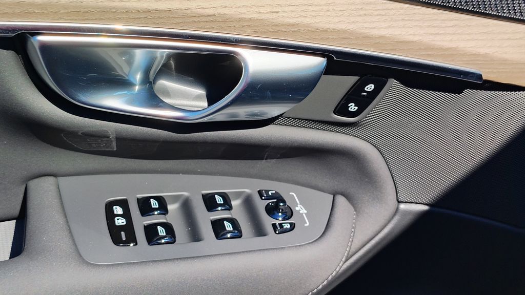 2026 Volvo XC90 Plus - Photo 10