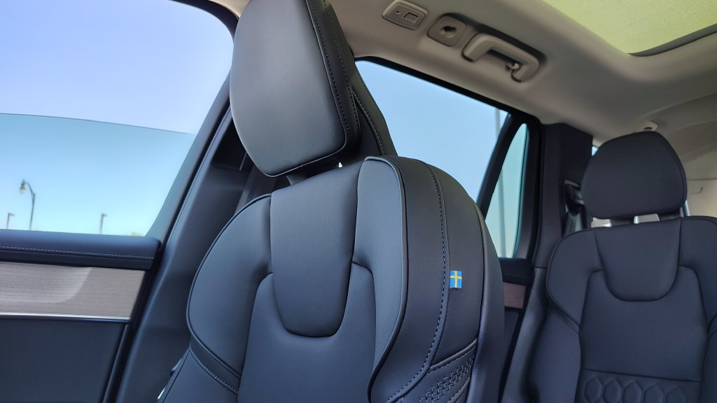 2026 Volvo XC90 Plus - Photo 23