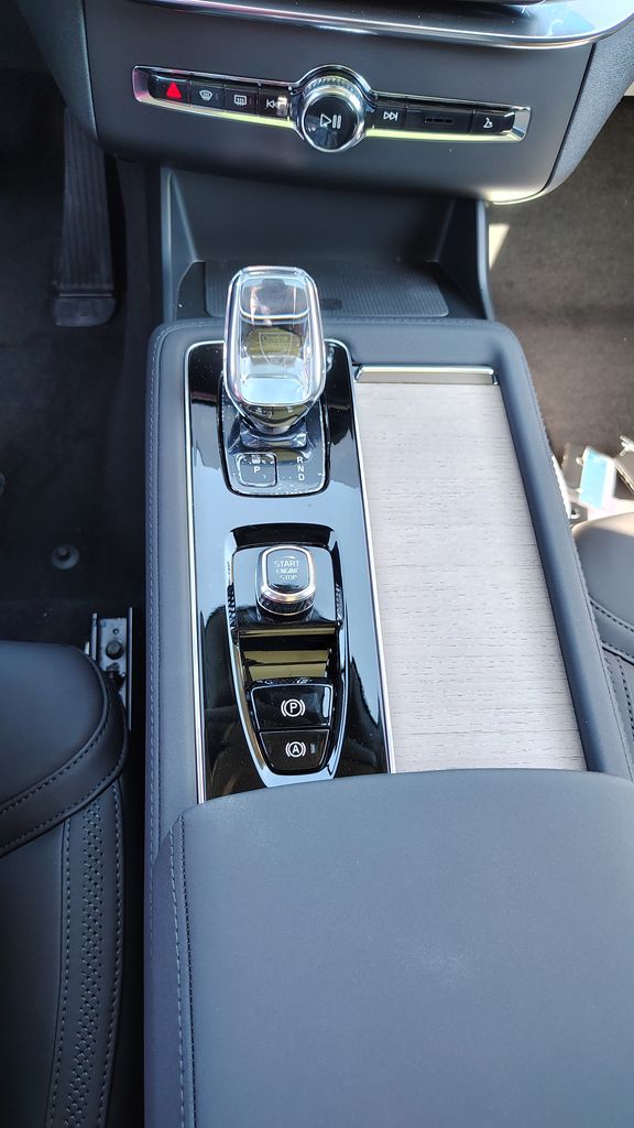2026 Volvo XC90 Plus - Photo 21