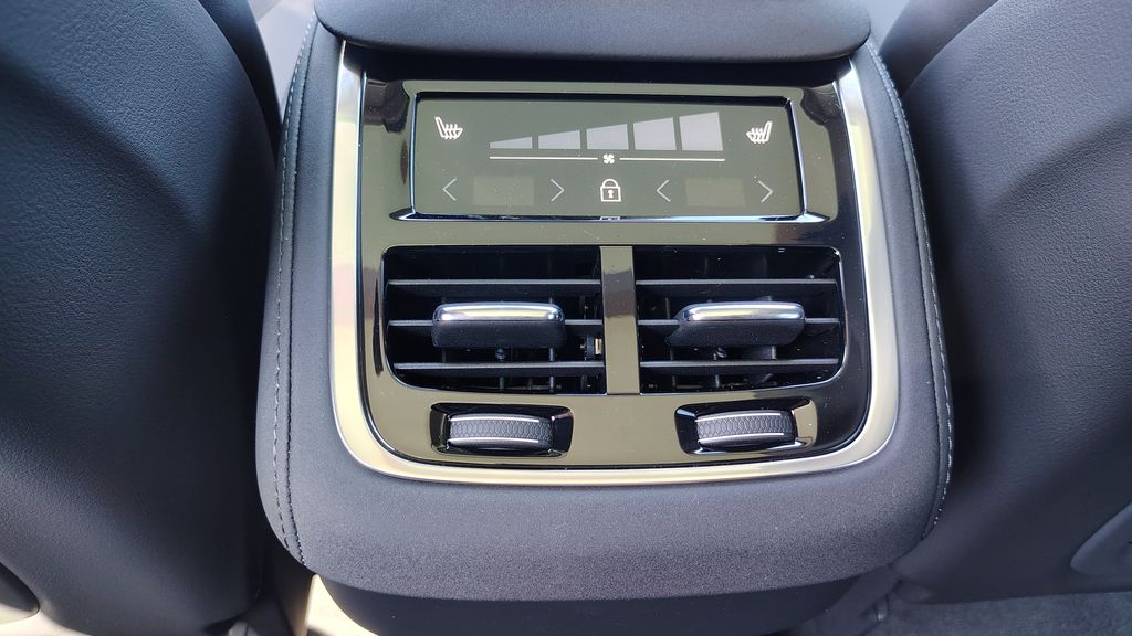 2026 Volvo XC90 Plus - Photo 29