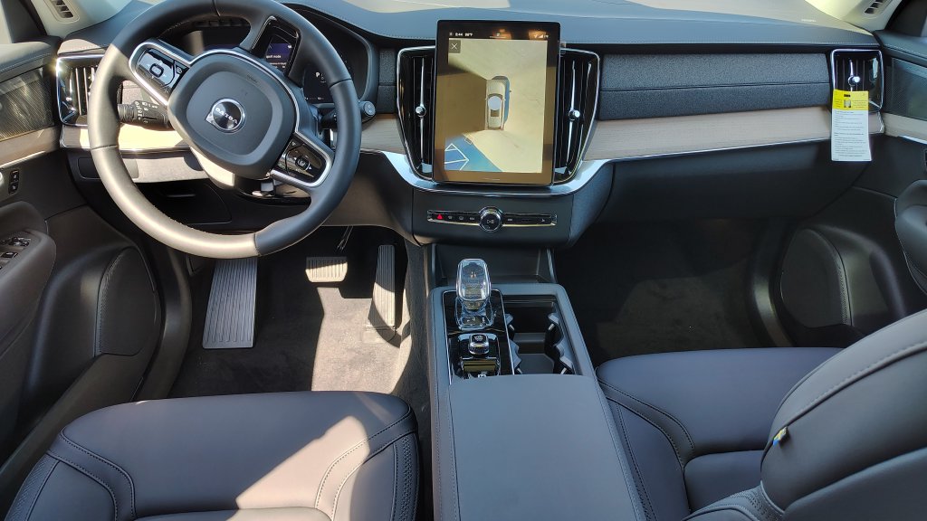 2026 Volvo XC90 Plus - Photo 12