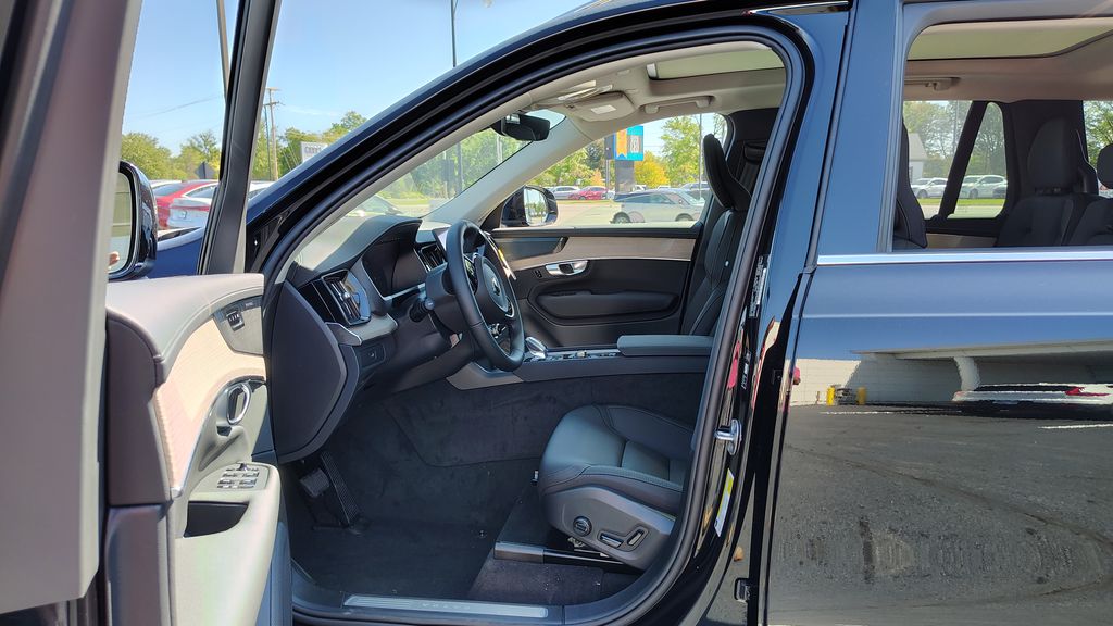 2026 Volvo XC90 Plus - Photo 7