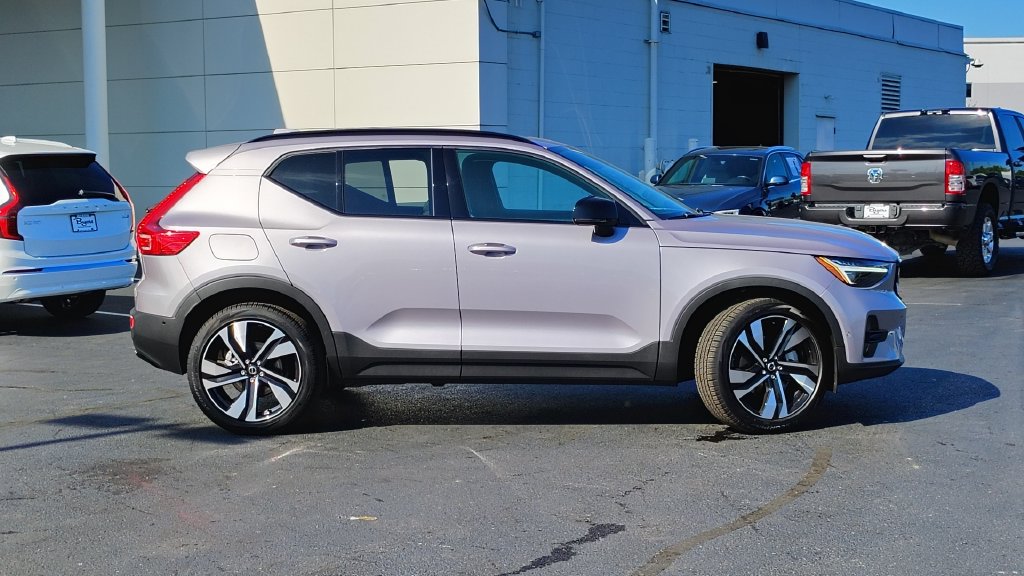 2026 Volvo XC40 Ultra - Photo 2