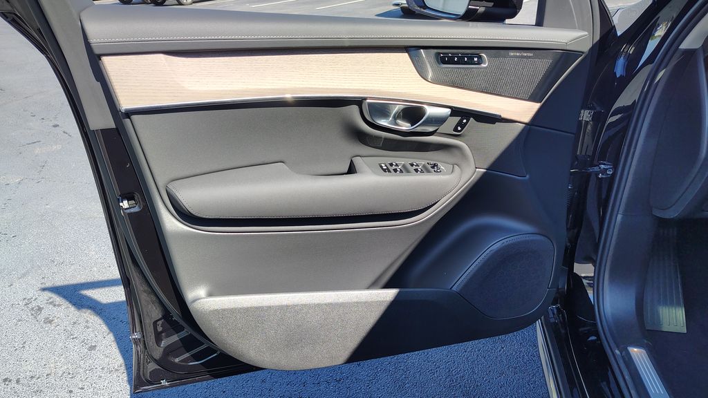 2026 Volvo XC90 Plus - Photo 8