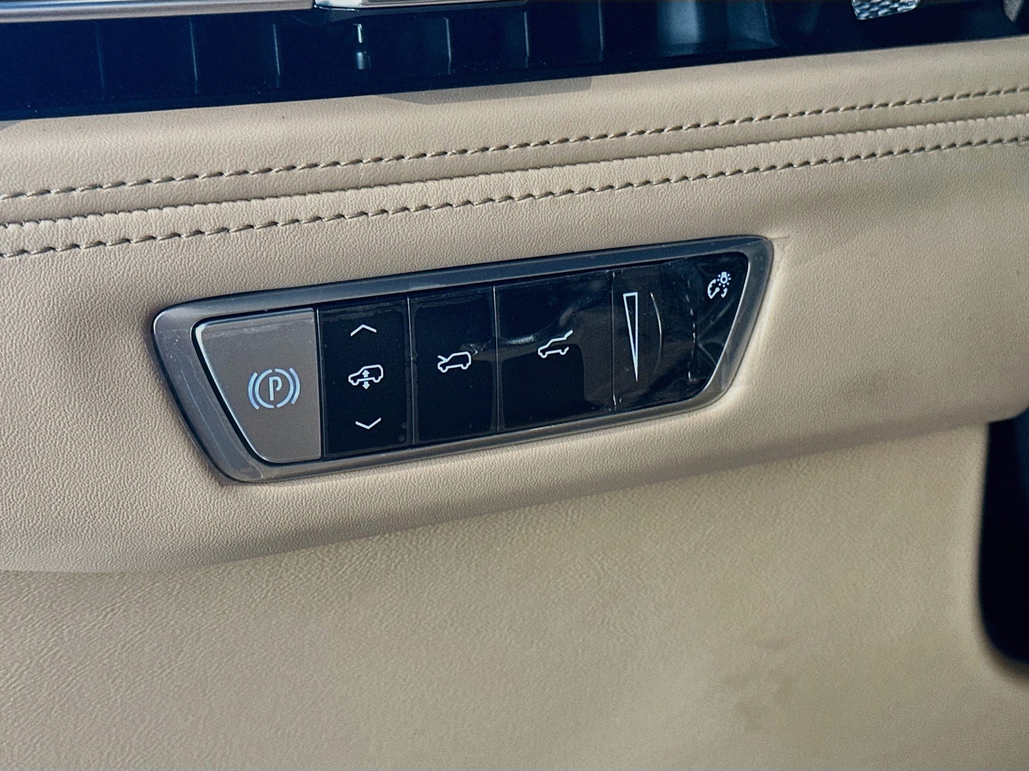 2026 Cadillac Escalade IQL Premium Sport - Photo 10