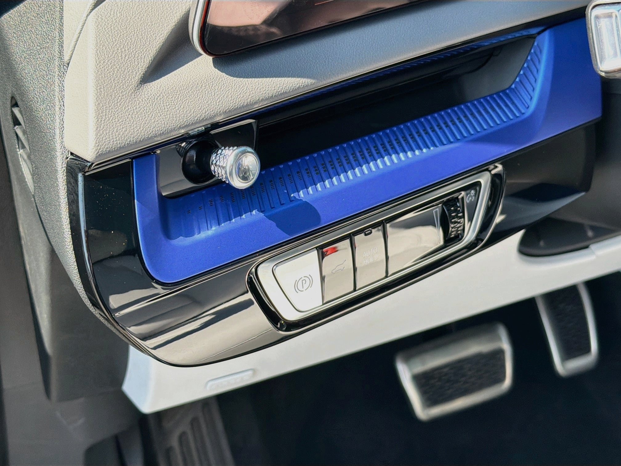 2027 Cadillac OPTIQ Luxury - Photo 10