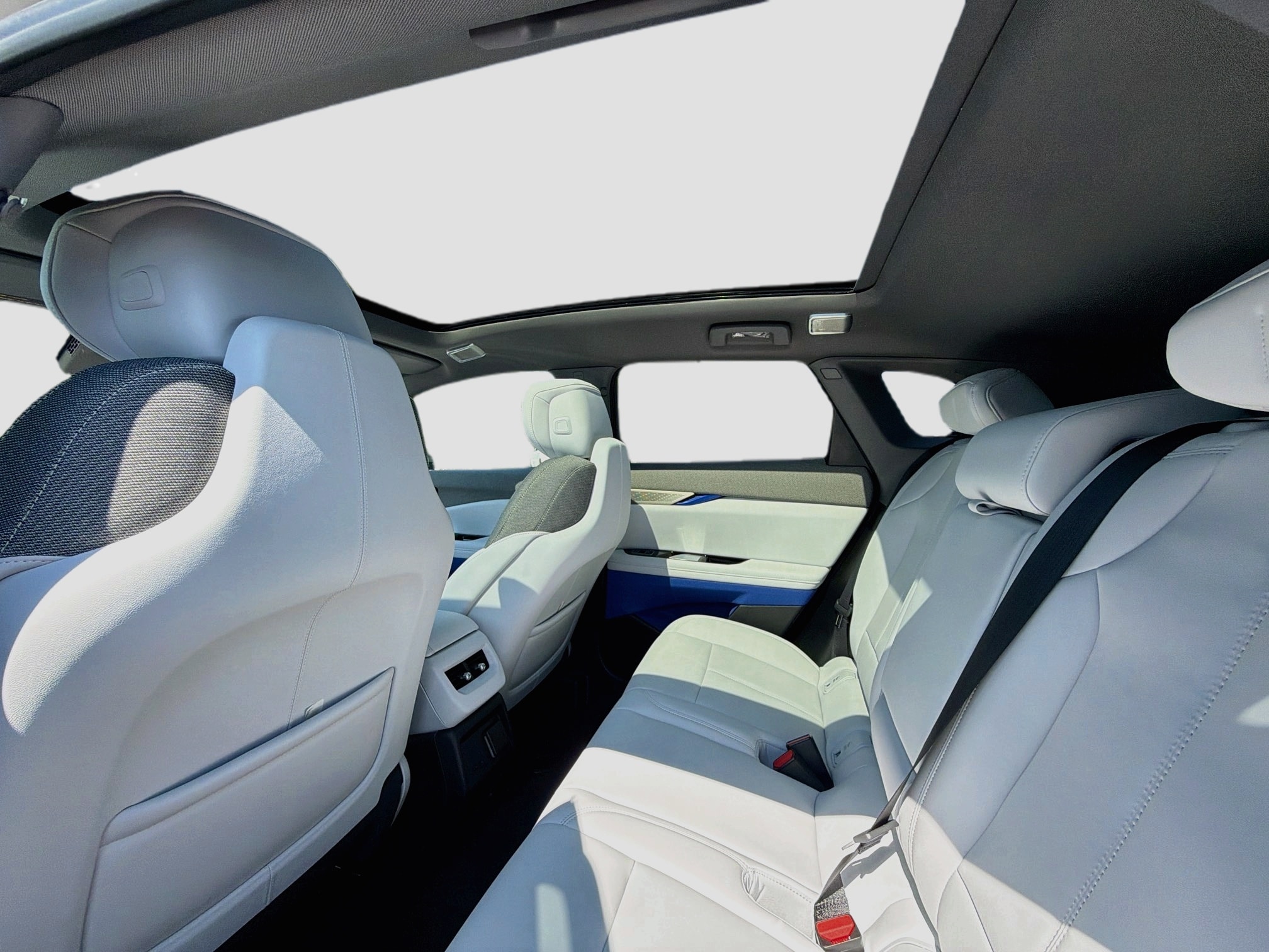2027 Cadillac OPTIQ Luxury - Photo 26