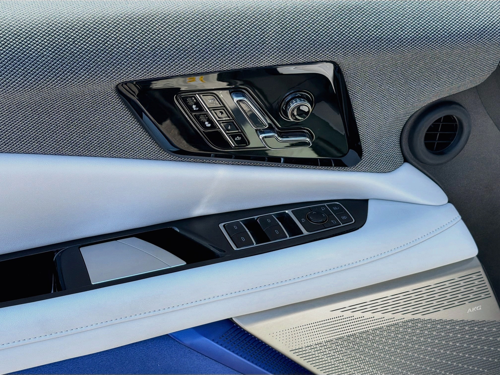 2027 Cadillac OPTIQ Luxury - Photo 18