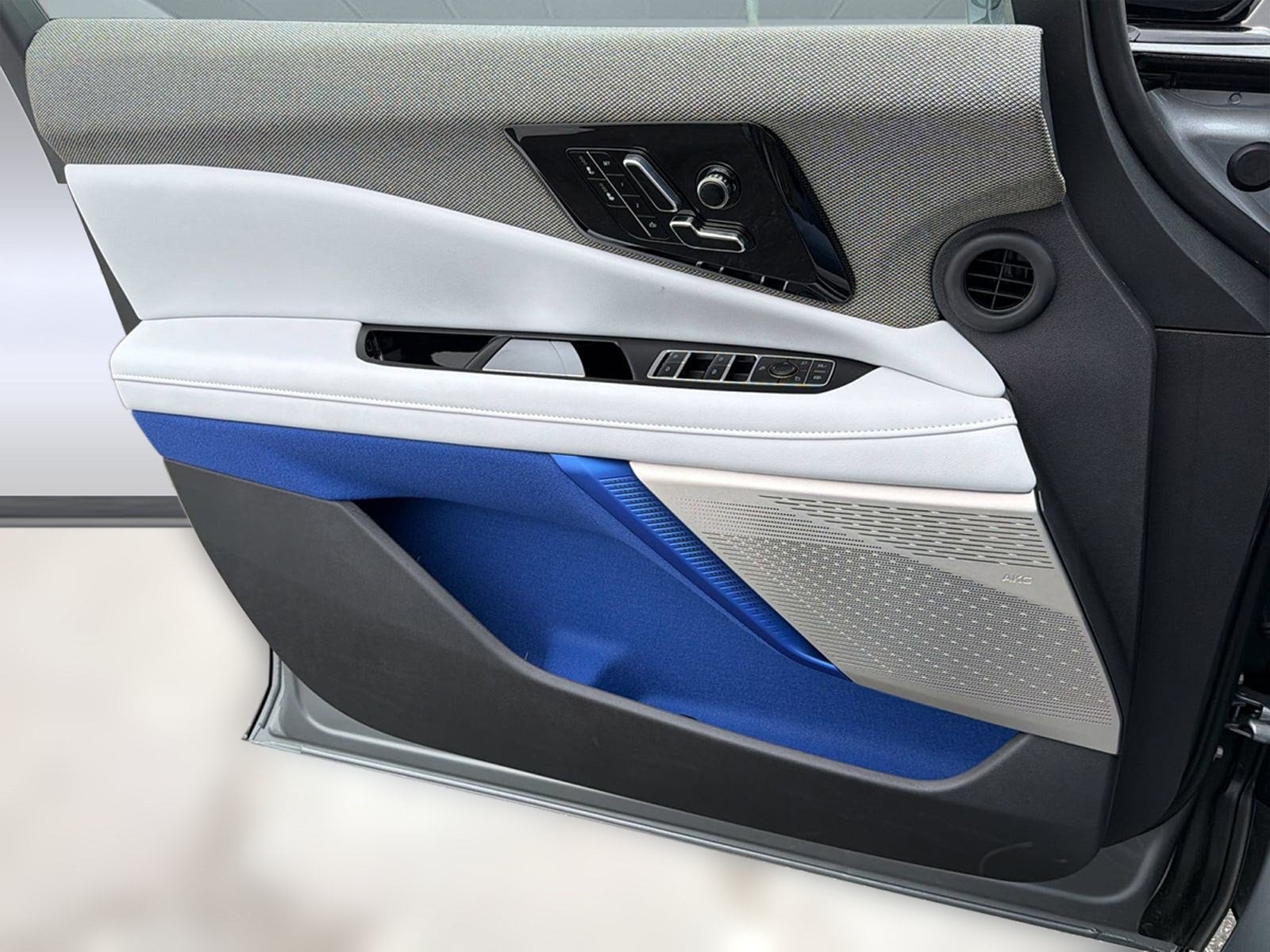 2027 Cadillac OPTIQ Sport - Photo 12