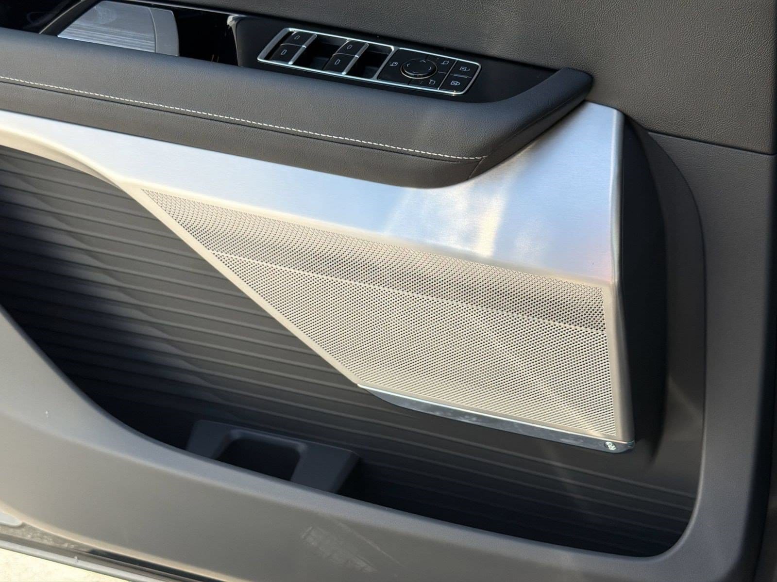 2027 Cadillac VISTIQ Sport - Photo 26