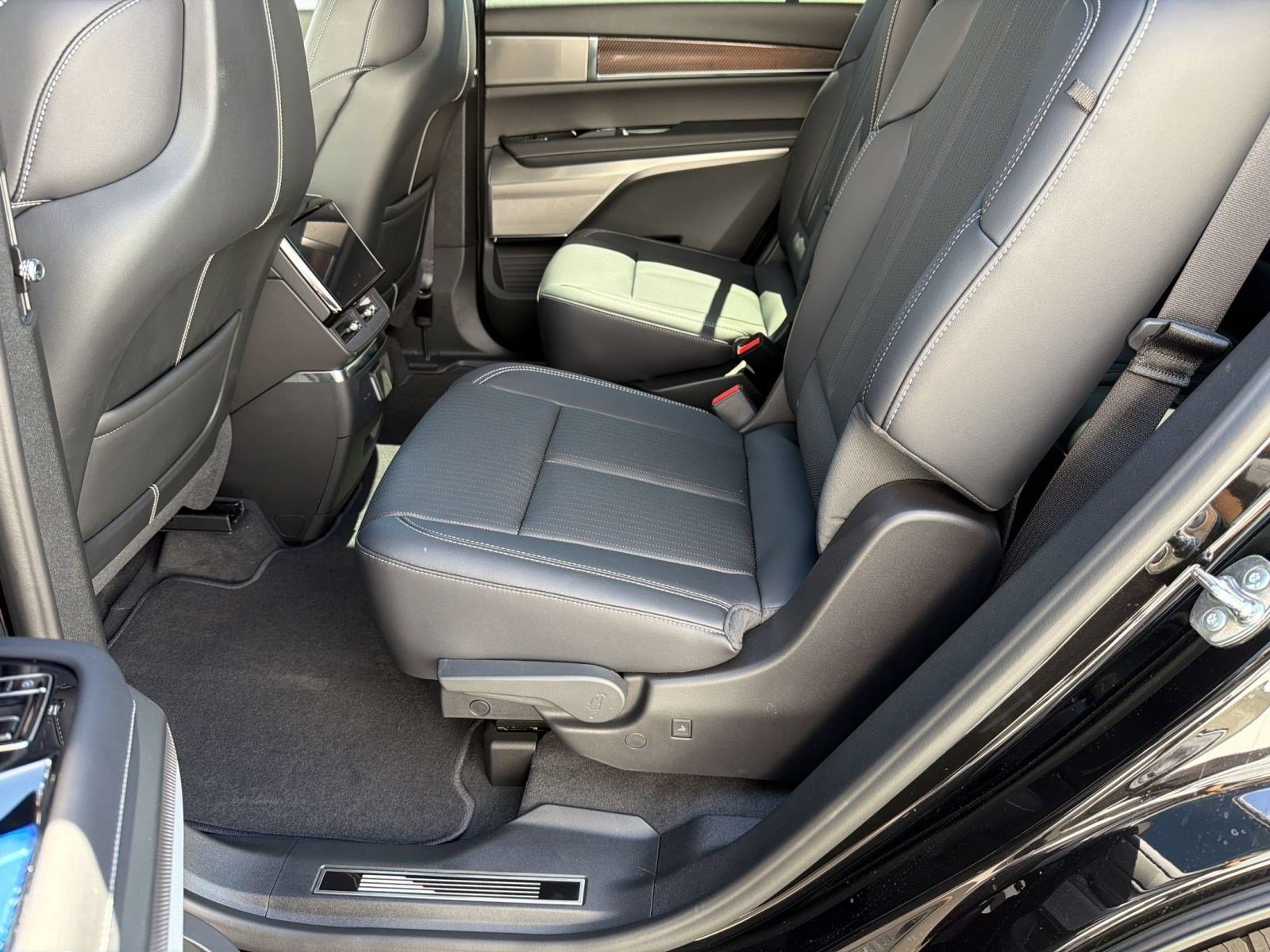 2027 Cadillac VISTIQ Sport - Photo 23