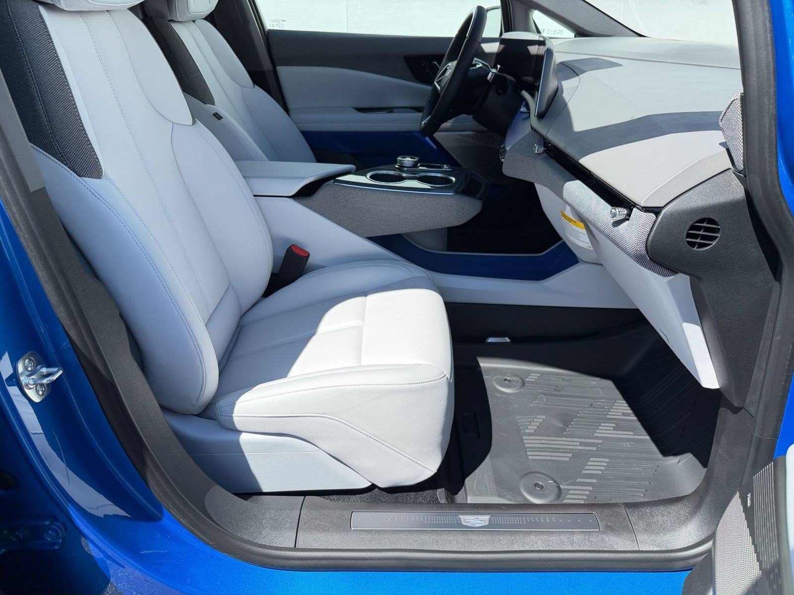 2027 Cadillac OPTIQ Luxury - Photo 23
