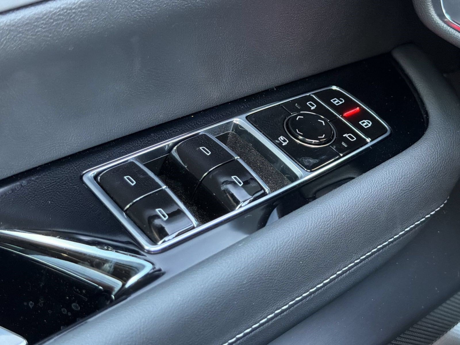 2027 Cadillac VISTIQ Sport - Photo 14
