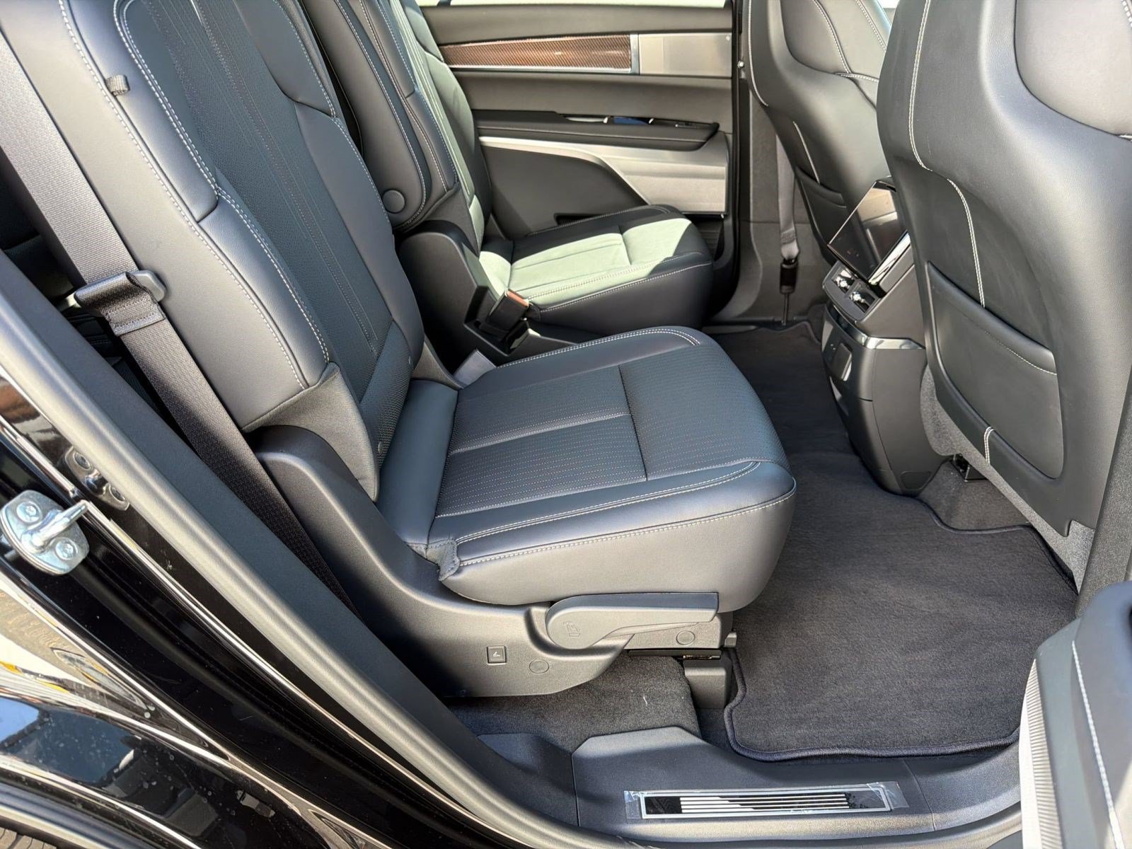 2027 Cadillac VISTIQ Sport - Photo 28