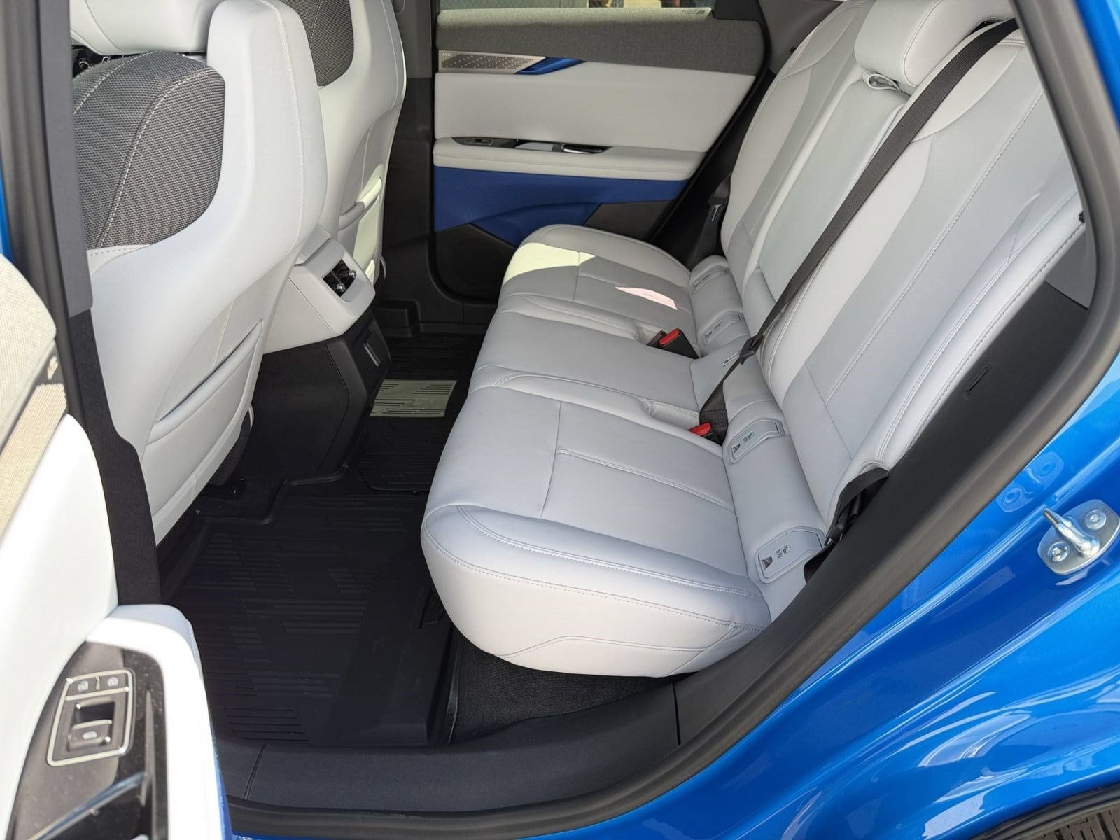2027 Cadillac OPTIQ Luxury - Photo 21