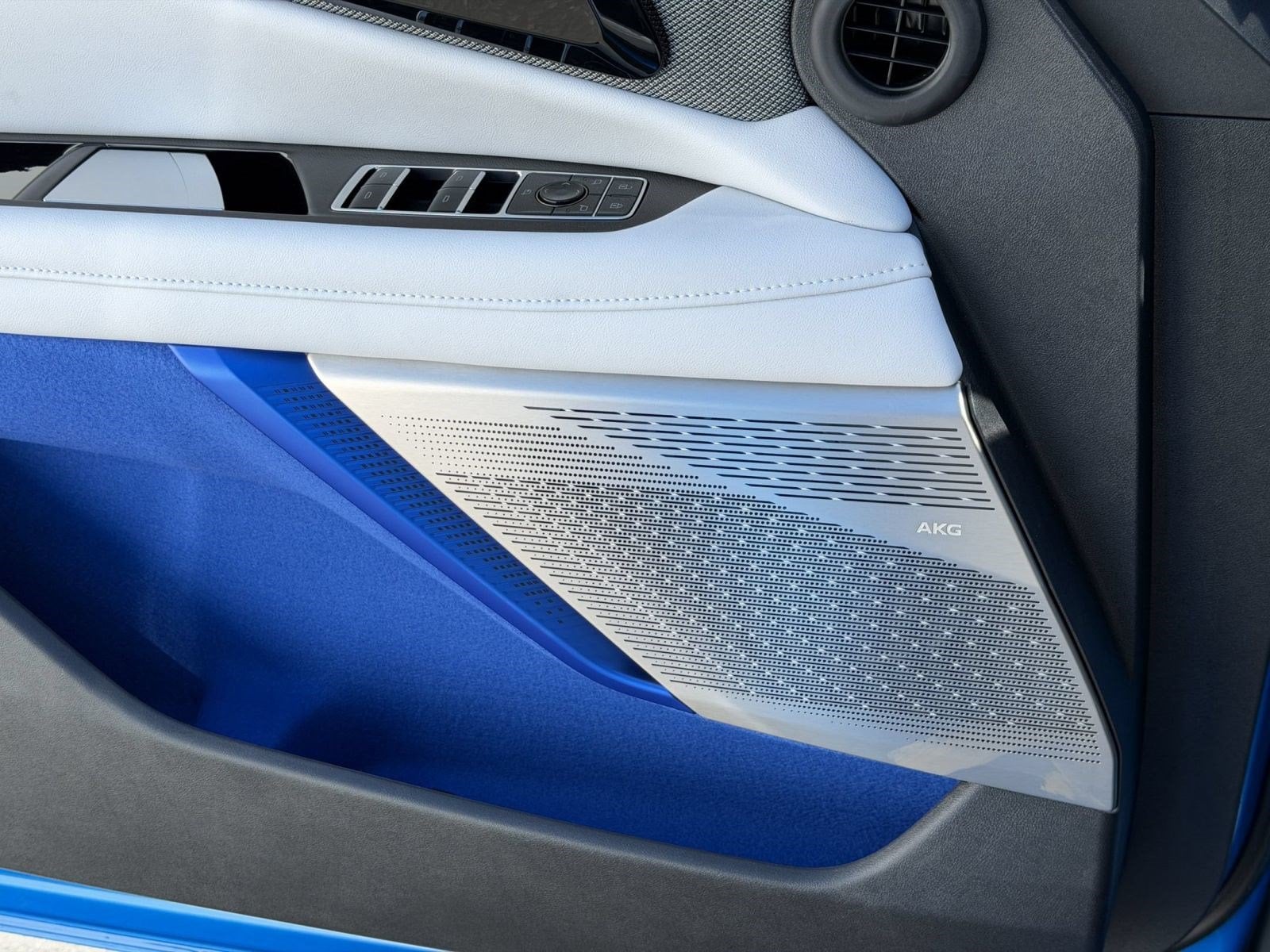 2027 Cadillac OPTIQ Luxury - Photo 26