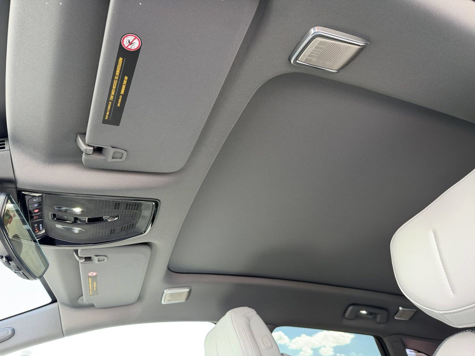2027 Cadillac OPTIQ Luxury - Photo 22