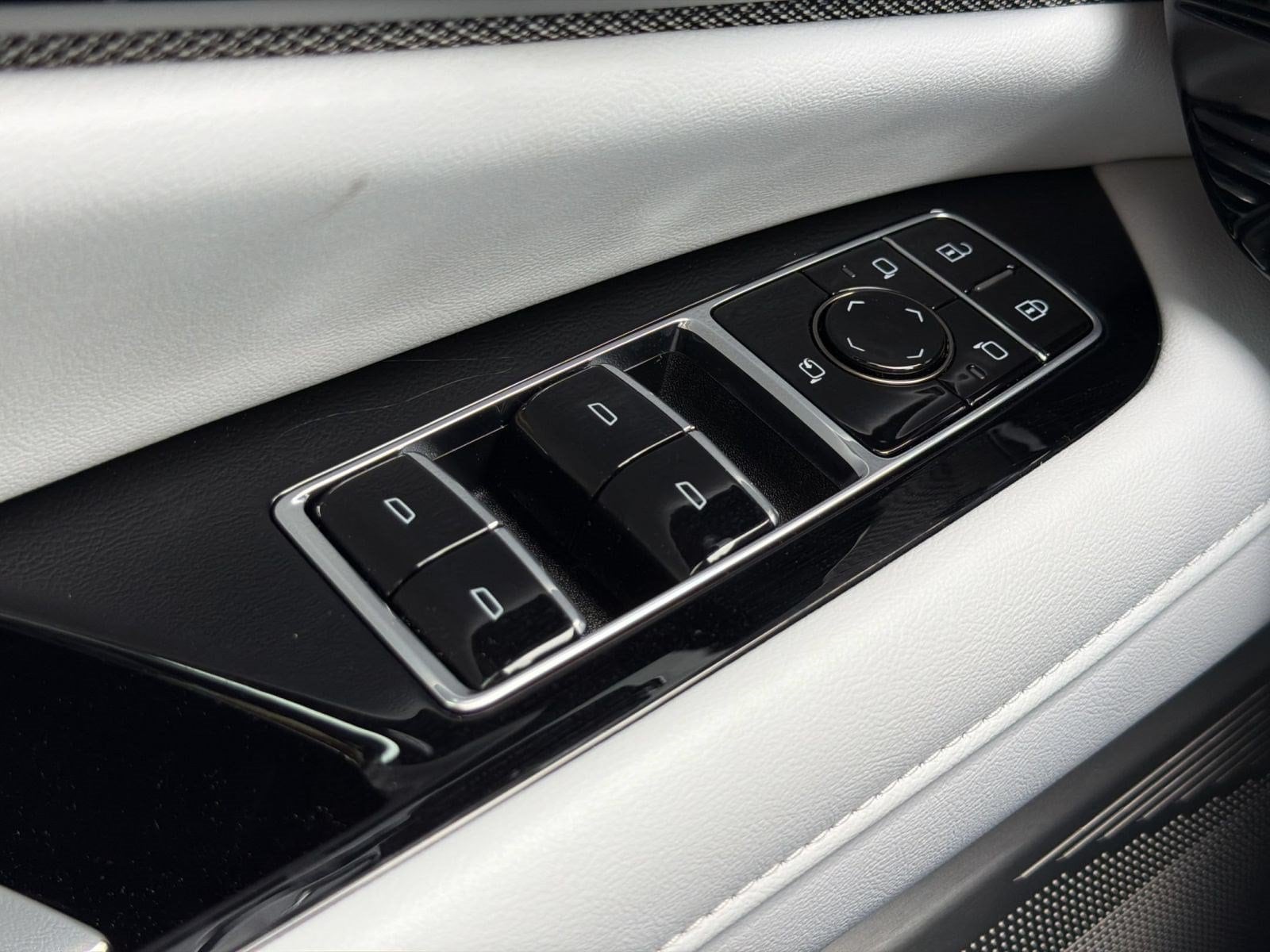2027 Cadillac OPTIQ Sport - Photo 13