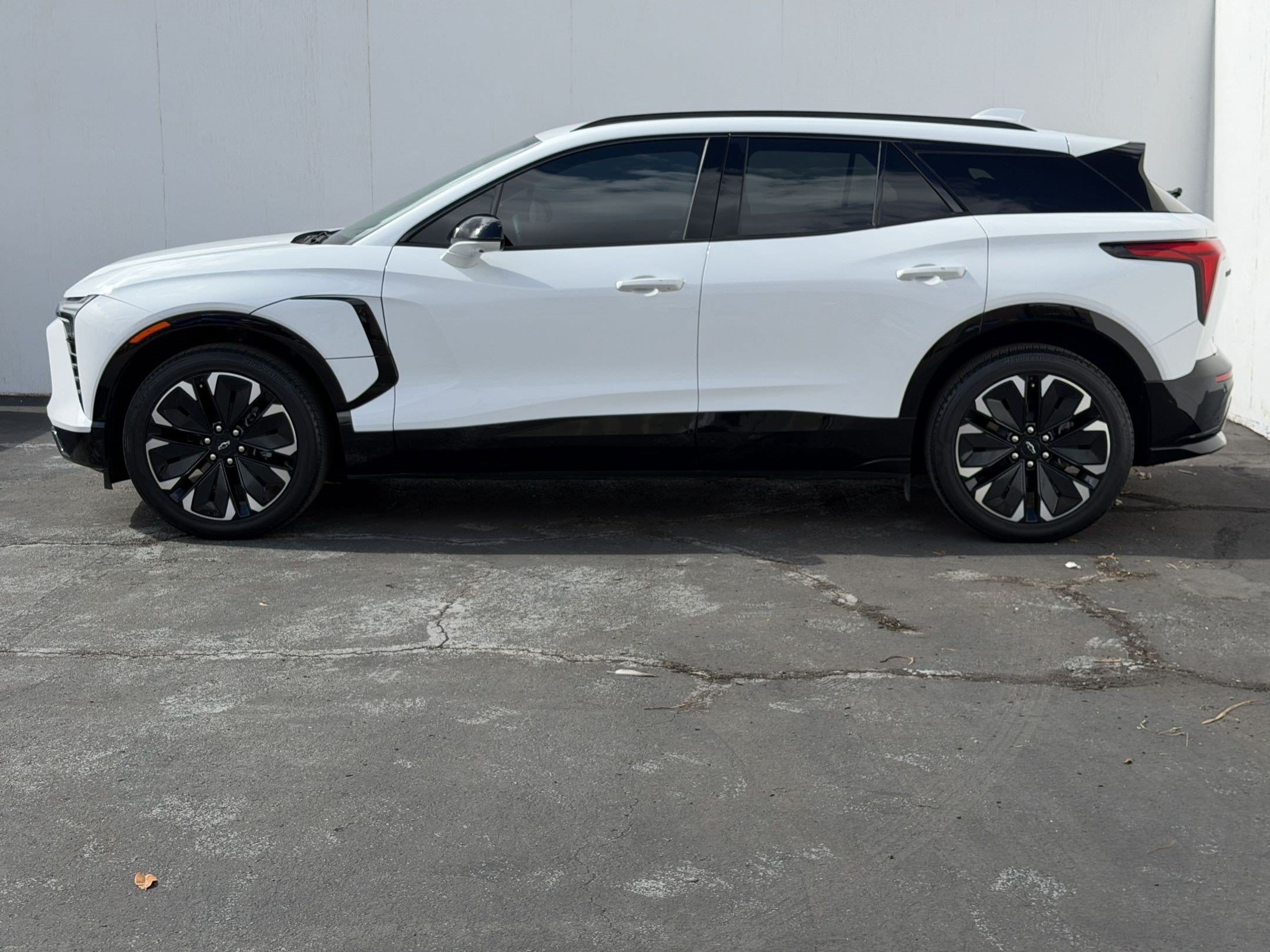 Used 2024 Chevrolet Blazer EV RS with VIN 3GNKDHRK4RS283001 for sale in Las Vegas, NV