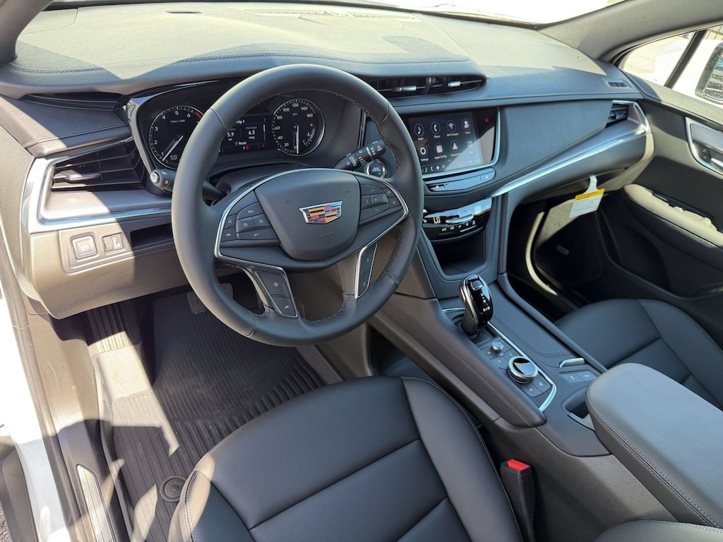 New 2026 CADILLAC XT5 Luxury SUV